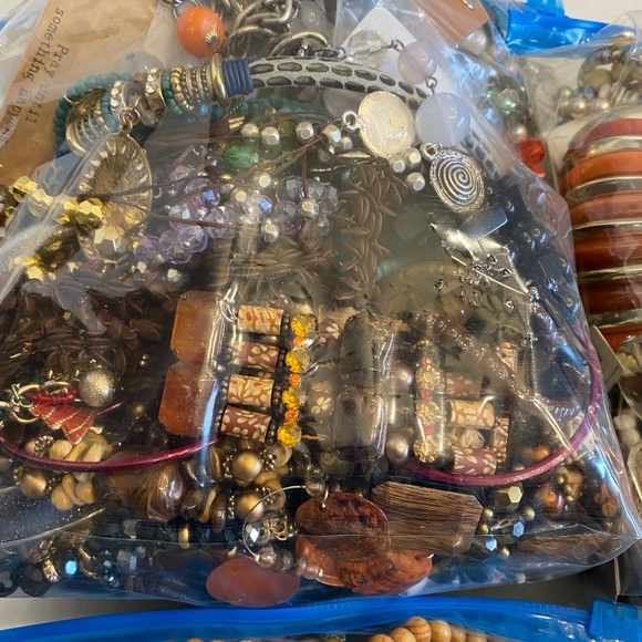 5 LB ESTATE Mystery Bulk Lot ANTIQUE VTG MODERN JEWELRY Reseller Lot - Picture 4 of 13